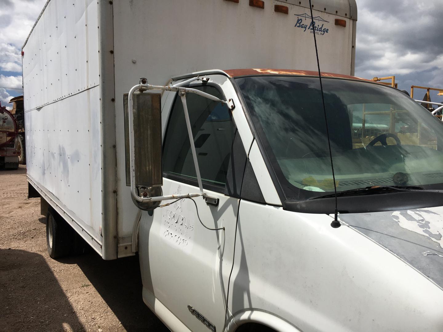 CAMION CON CAJA SECA CHEVROLET 3500